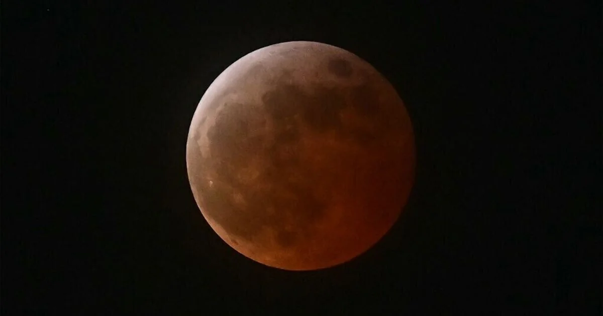 Estudo revela: o manto lunar tem mais ferro do que se pensava — implicações para a origem Terra‑Lua