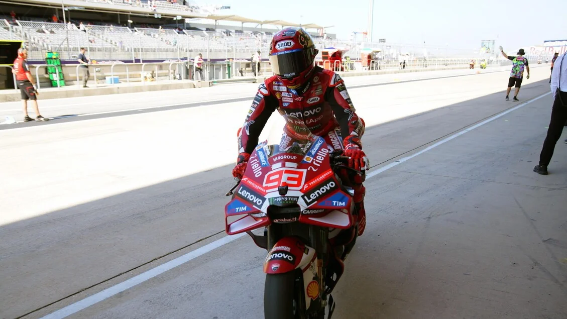 Marc Márquez garante a pole em Jerez com a Ducati; Zarco e Di Giannantonio completam a primeira fila