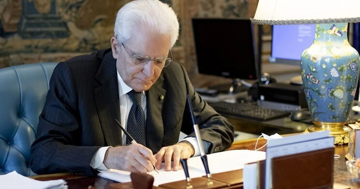 Mattarella promulga o DL Sicurezza e assina decreto correttivo: mudanças em repatriações e aporte a forças de segurança
