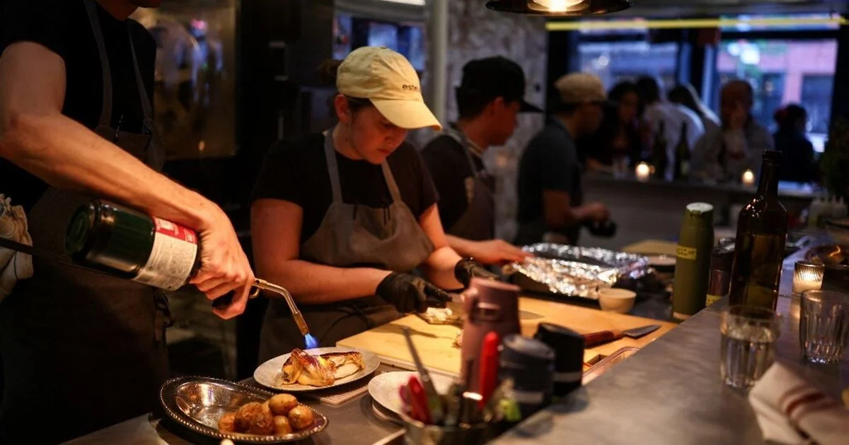 Meio frango a 40 dólares em Nova York: O preço que revela a crise dos restaurantes