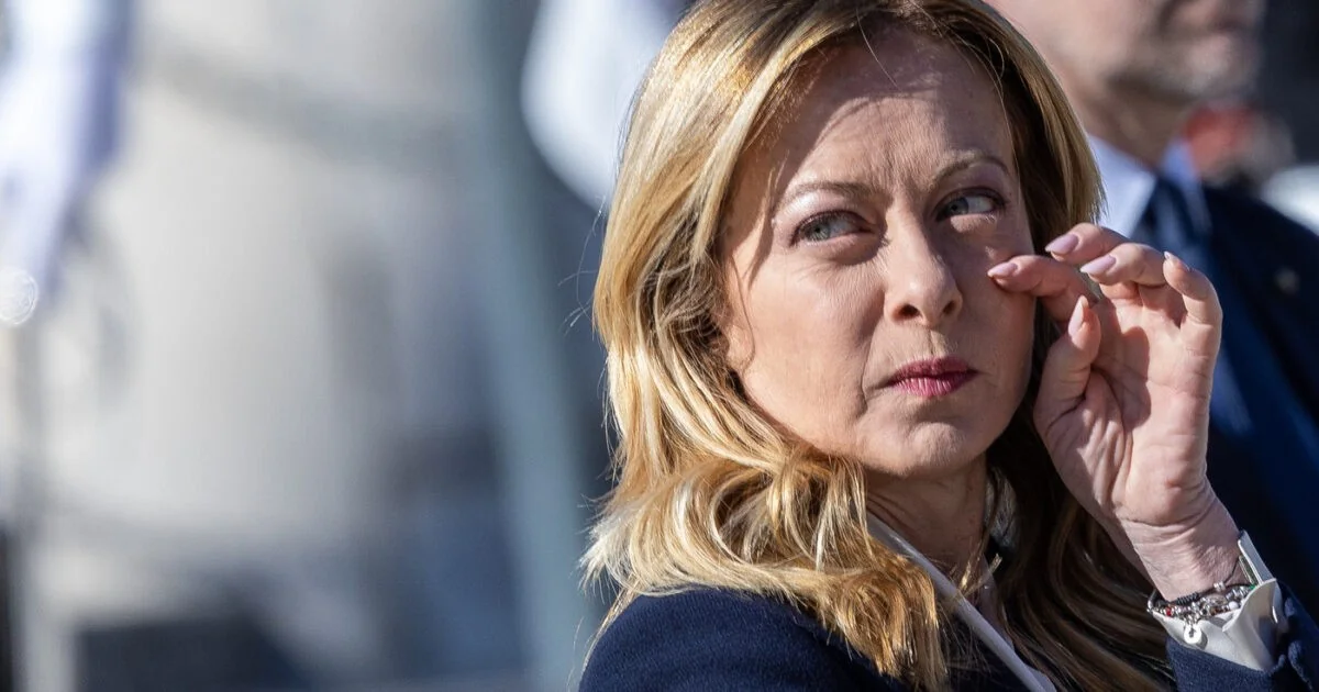 Grazia a Nicole Minetti: Meloni defende Nordio e exclui demissão do ministro