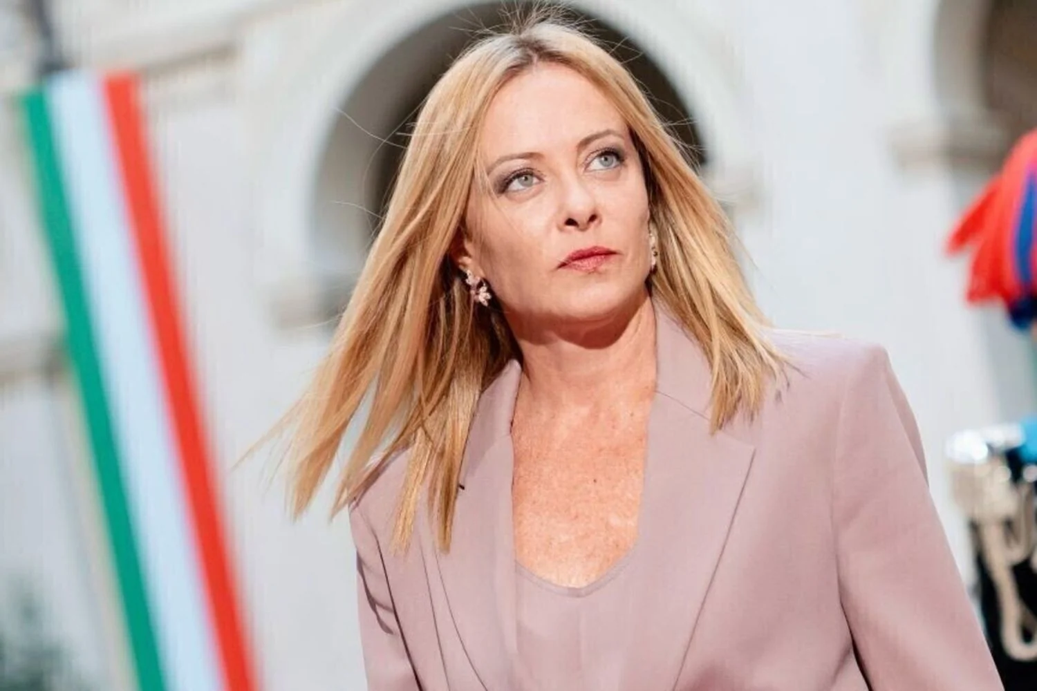 Meloni em Doha reforça parceria Itália-Qatar e exige proteção da navegação no Estreito de Hormuz