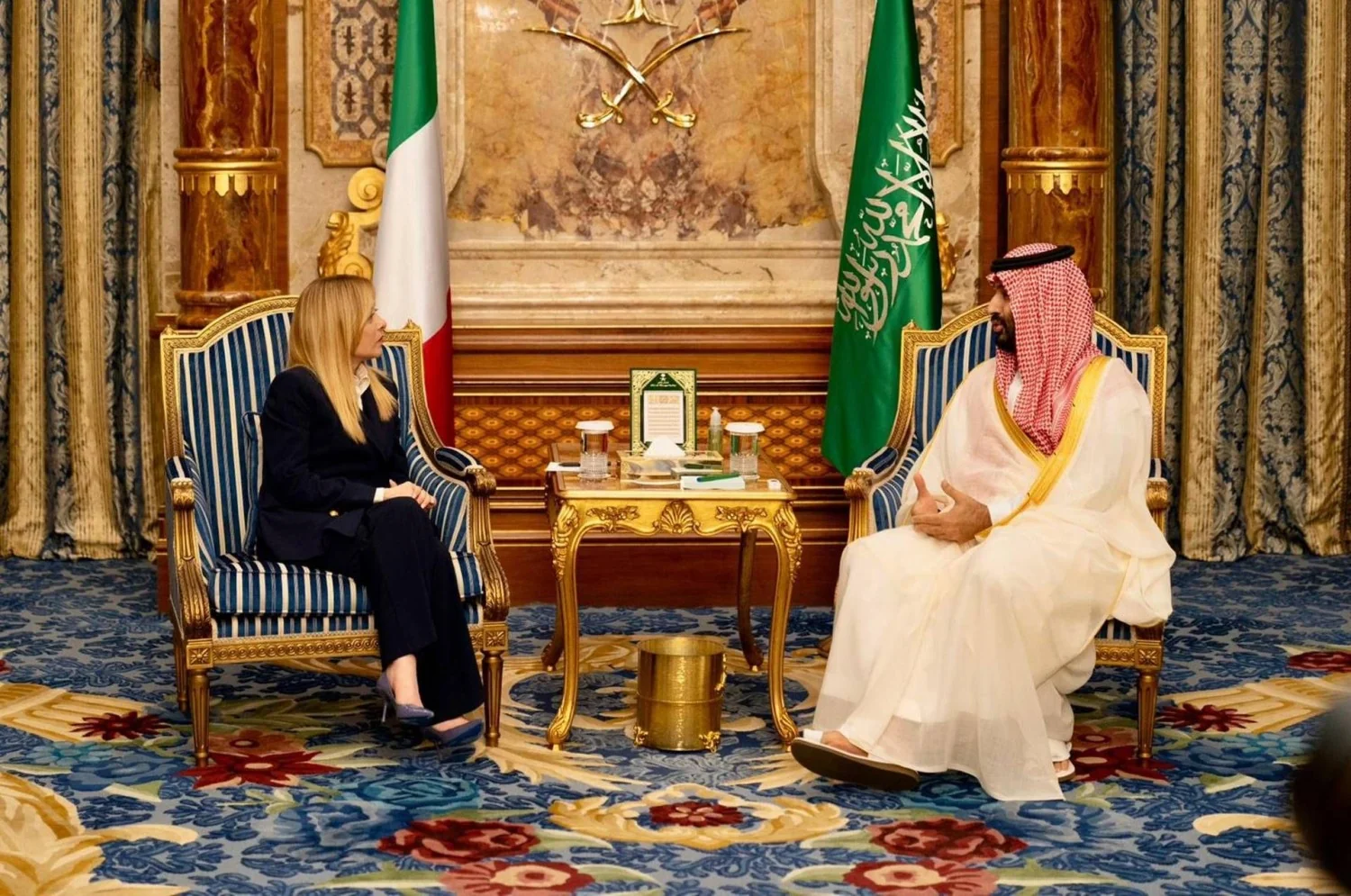 Meloni em Gedda com Mohammed bin Salman: esforços por solução diplomática e segurança energética no Golfo