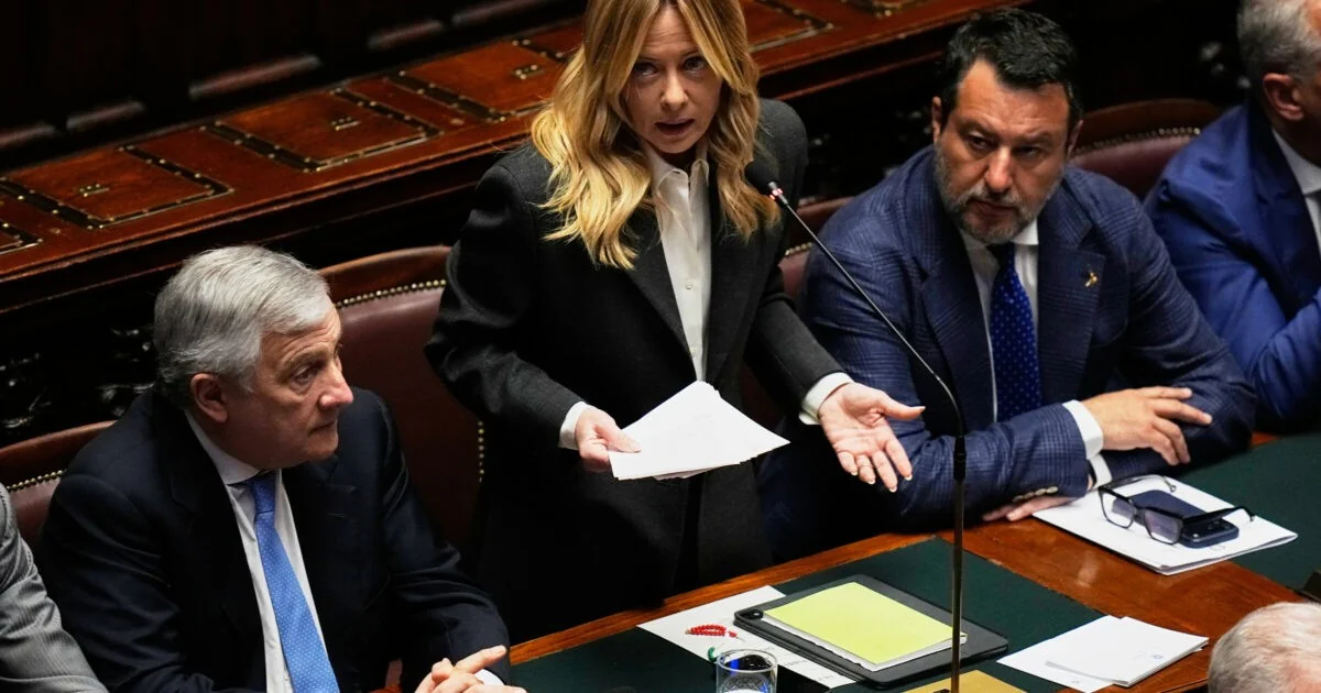 Meloni afirma estar com a Europa, mas distingue-se da 'Europa da esquerda' e questiona alinhamento com EUA na crise do Irã