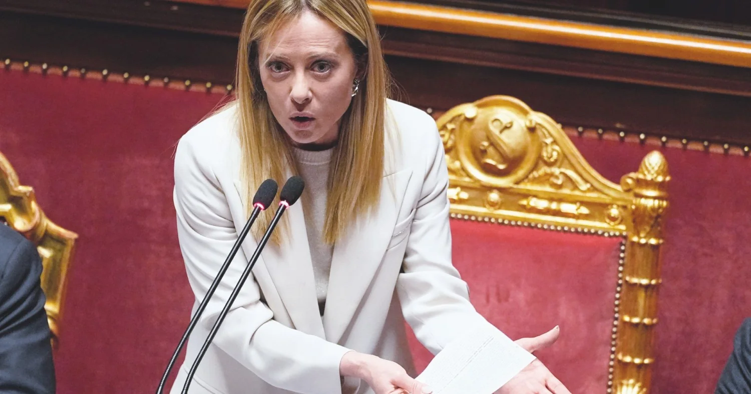 Meloni no Senado: discurso urgente após demissões e reação da oposição