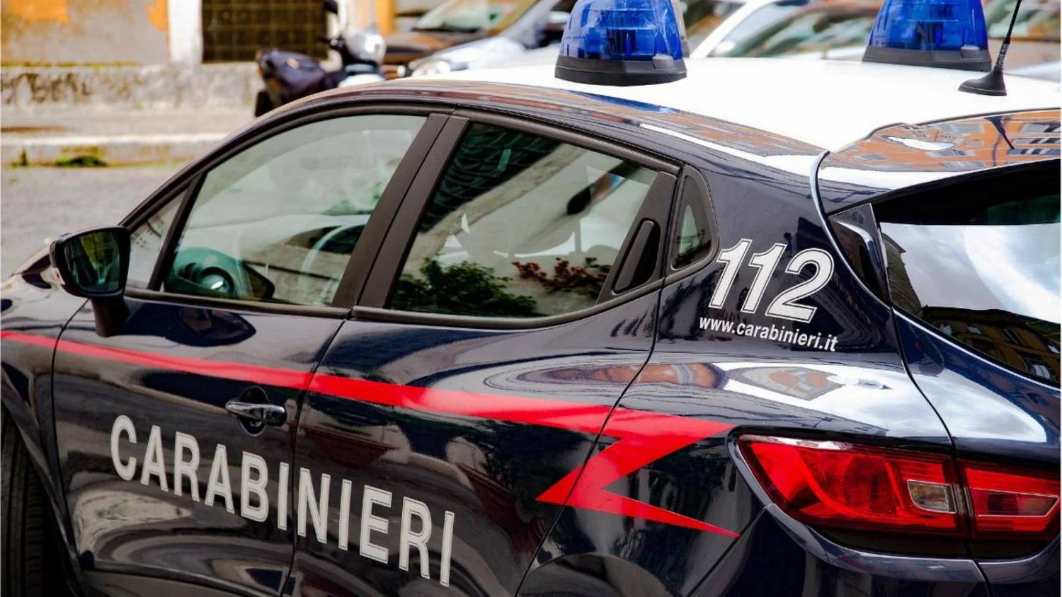 Misterbianco: jovem de 19 anos é baleado dentro do açougue da família
