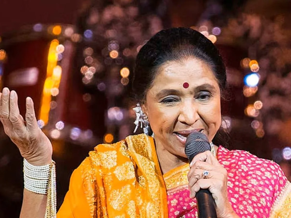 Morre Asha Bhosle, a voz lendária de Bollywood que marcou mais de 12.000 canções