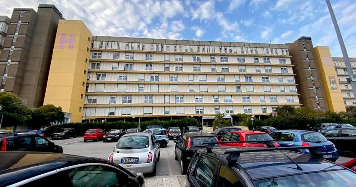 Morte de jovem de 17 anos em Bari: autópsia não encontra trombos; aguardam-se exames toxicológicos