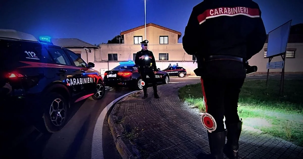 Mulher de 66 anos é encontrada morta em Selargius após queda do terceiro andar; carroabinieri não descartam homicídio