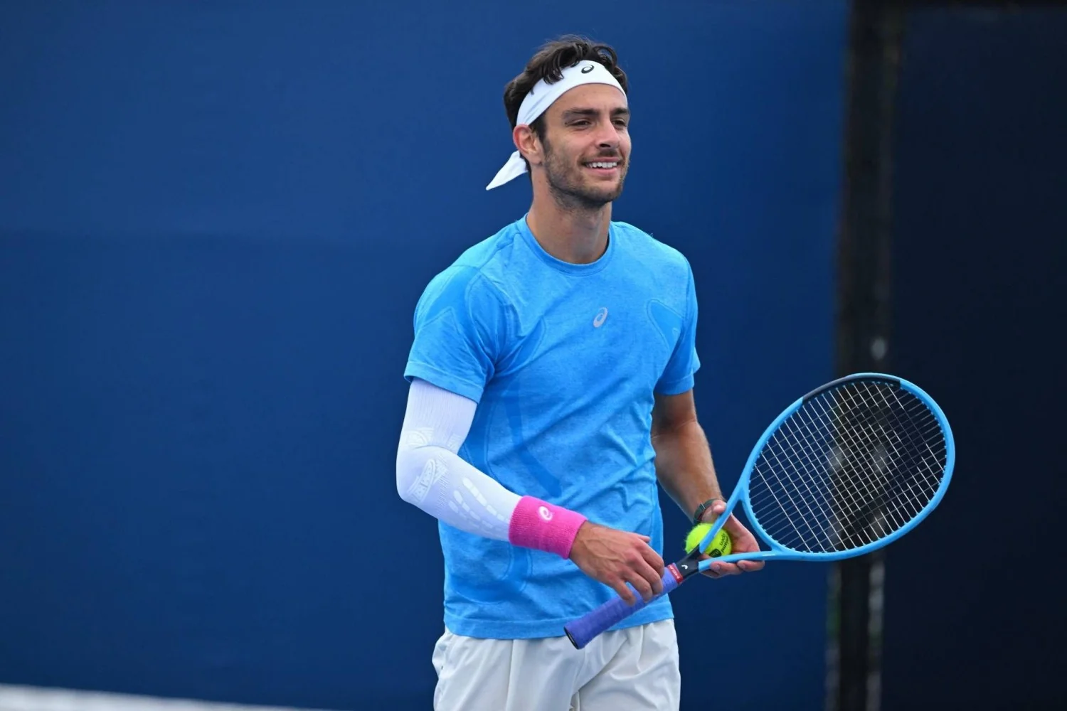 Musetti avança em Barcelona; Sonego cai para Rublev e italiano encara Fils nos quartos