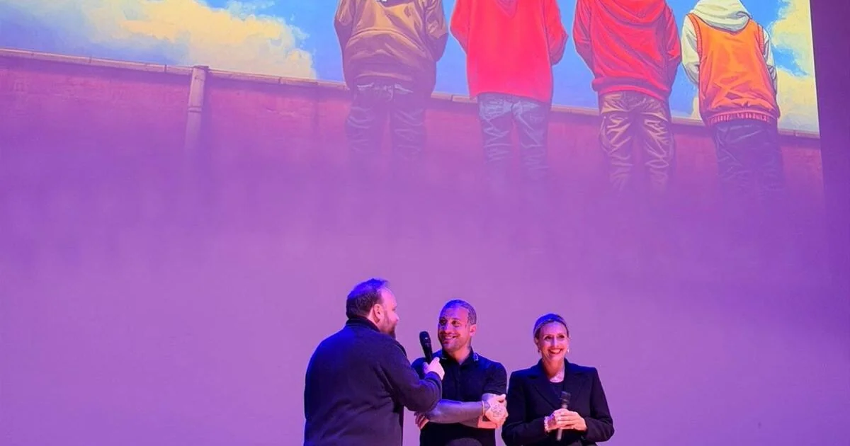 “Não existem rapazes maus”: Teatro Dal Verme lota e transforma diálogo sobre o desajuste juvenil