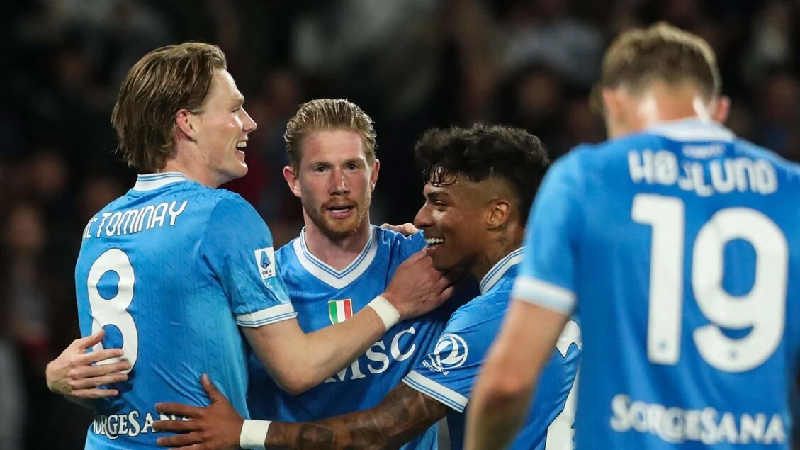 Napoli esmaga a Cremonese por 4-0 e adia a festa do scudetto do Inter