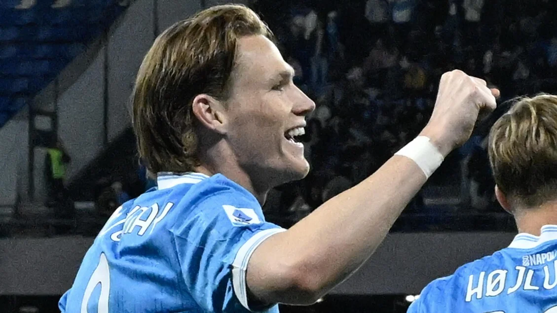 Napoli goleia Cremonese por 4 a 0 e adia a festa do scudetto da Inter