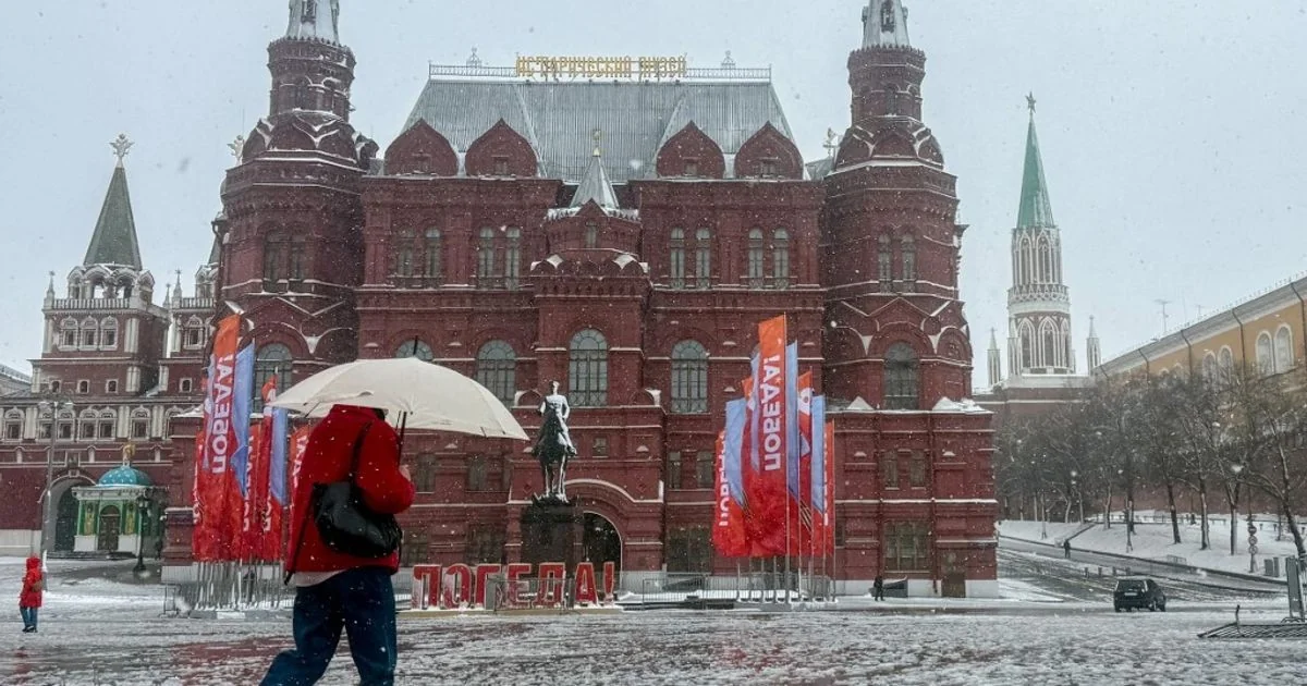 Nevasca surpreende Moscou: voos cancelados, árvores arrancadas e alerta laranja