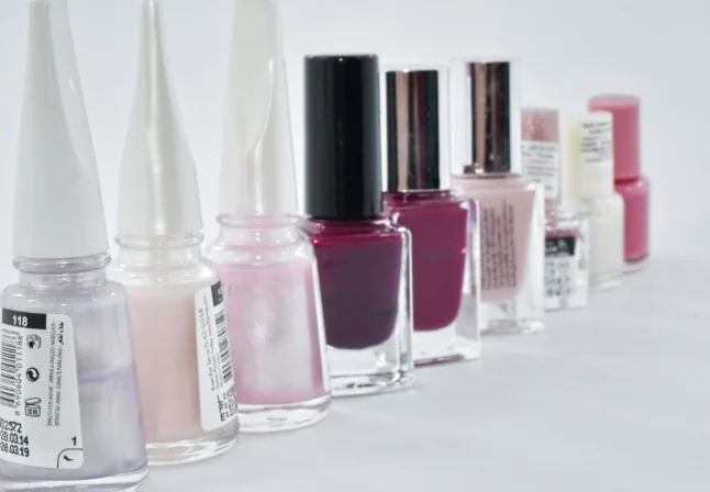 O que muda em esmaltes, perfumes e dentifrícios a partir de 1º de maio com o Regulamento UE 2026/78