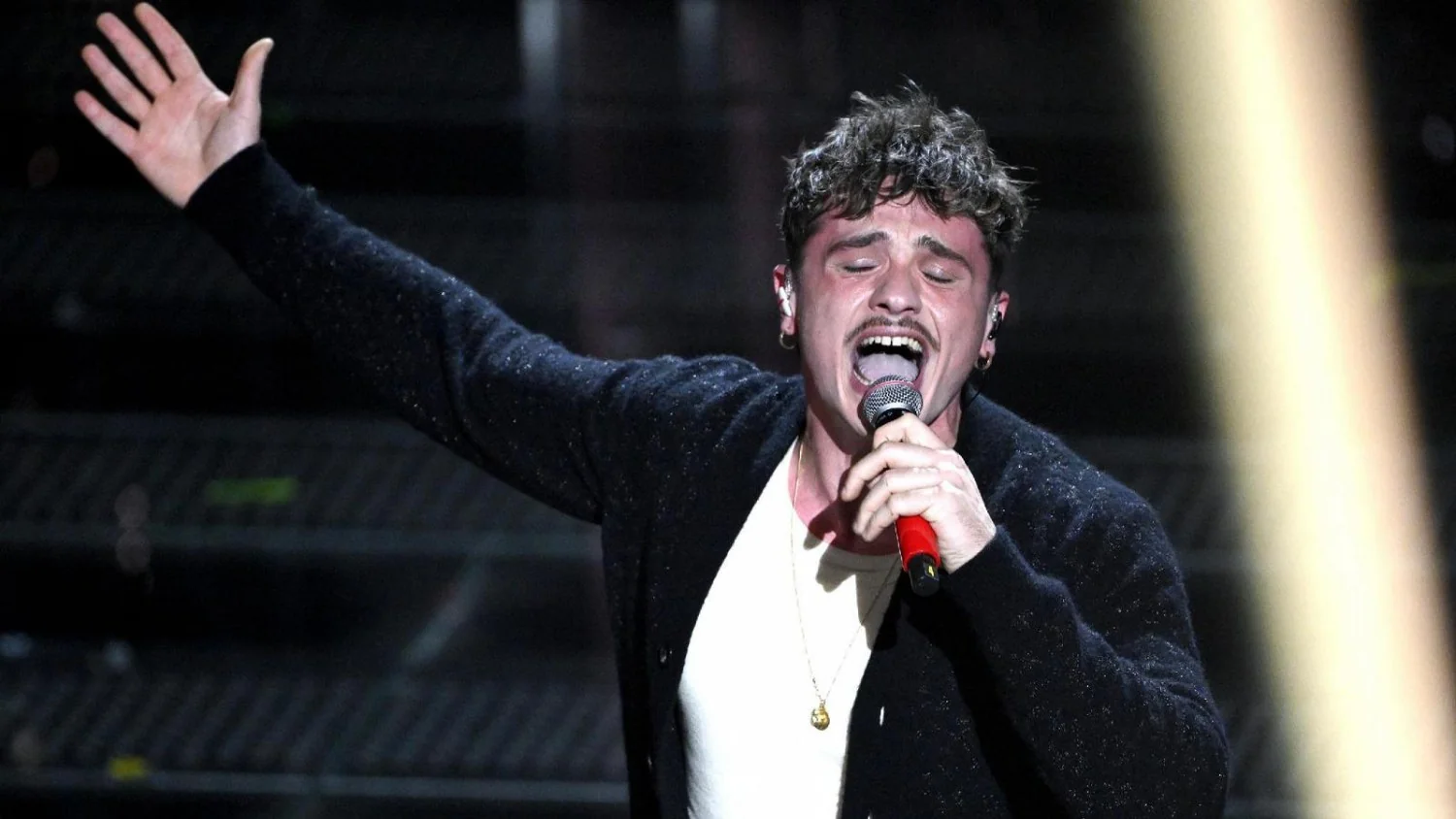 Olly atinge o oitavo disco de platina com 'Tutta vita' e confirma domínio na cena musical