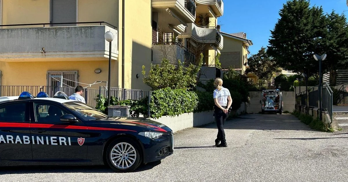 Omicídio em Vasto: pai detido declara 'agiu por legítima defesa' após matar o filho com machado