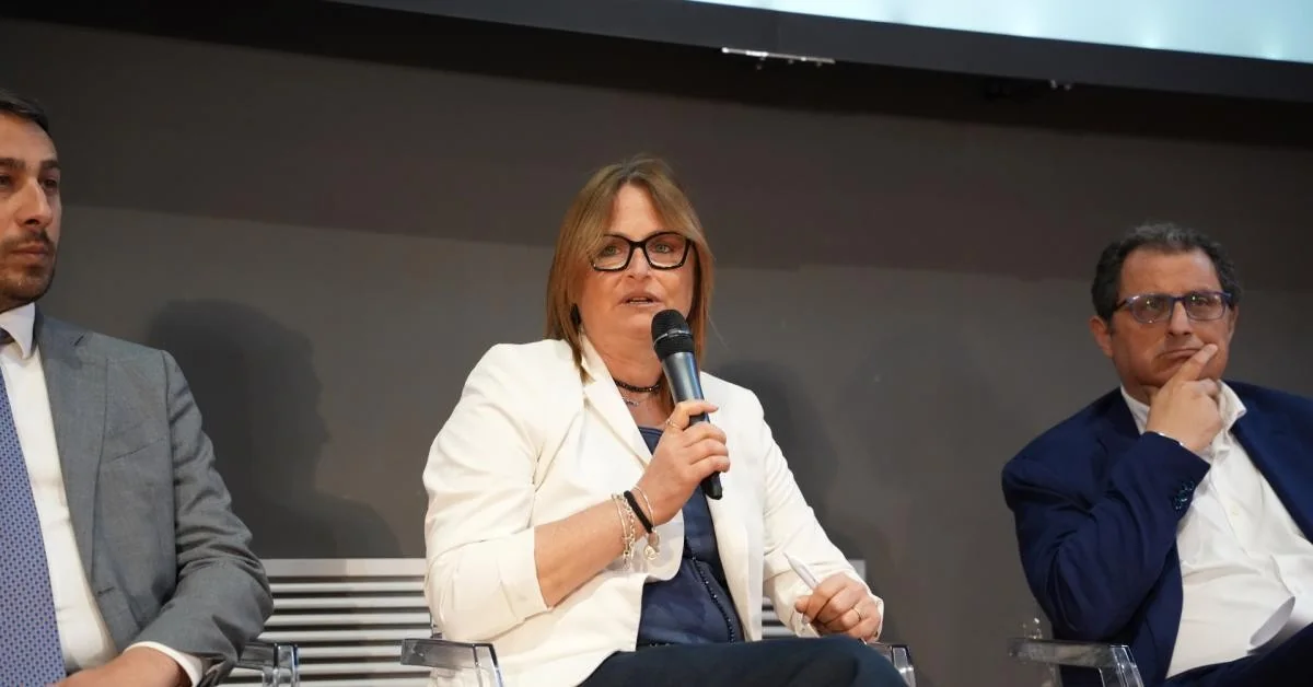 Paola Martinez (Open Fiber): a fibra óptica como infraestrutura invisível que redesenha o modelo de cidade