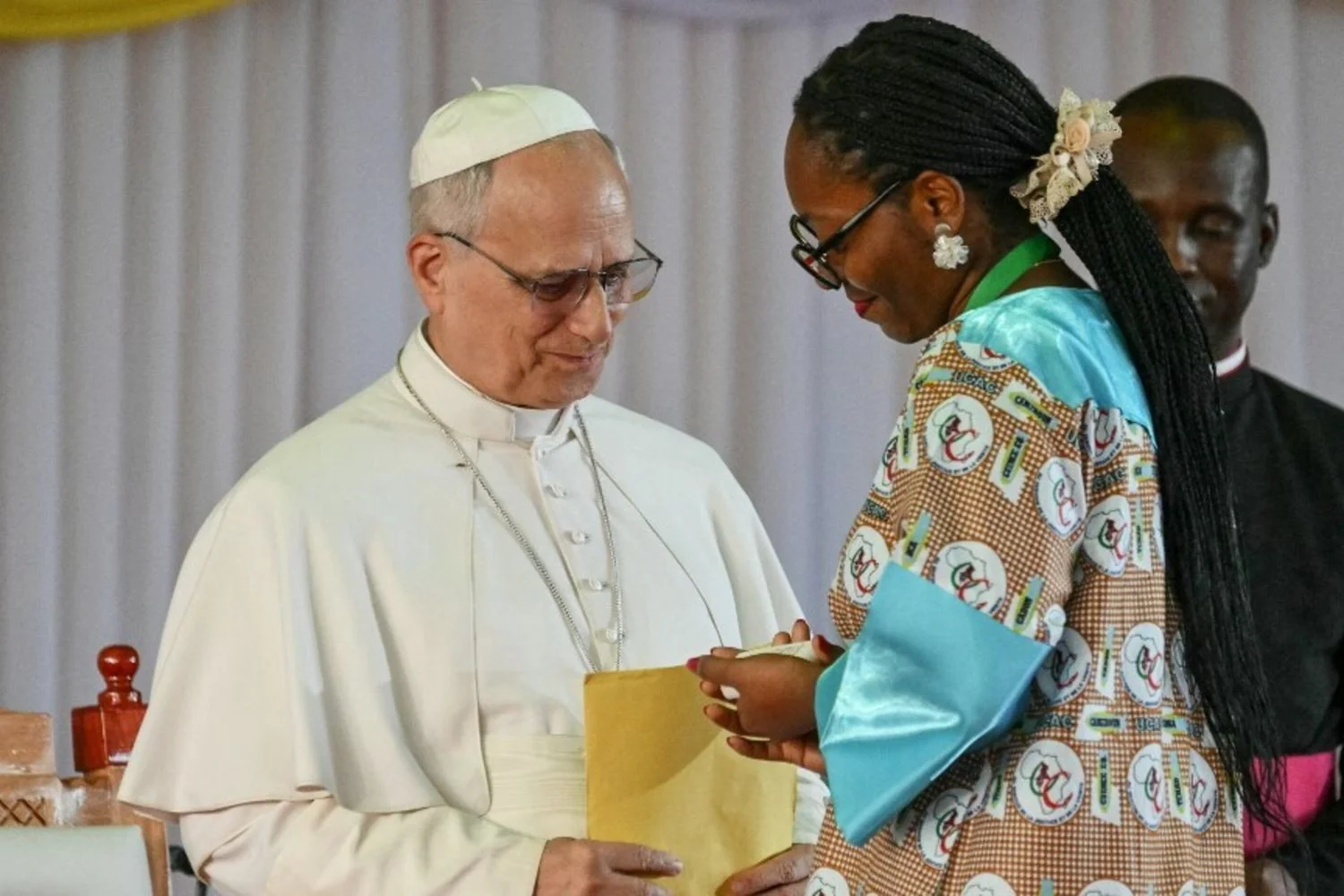 Papa Leone no Camarões: um chamado estratégico para libertar a África da fome e da corrupção
