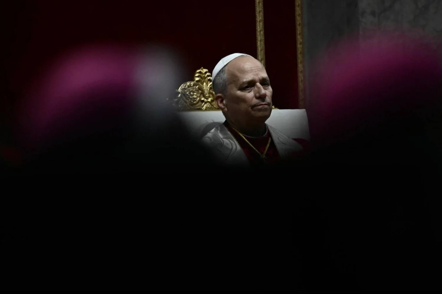 Papa na vigília em São Pedro: “Pare o riarmo e a loucura da guerra — quem reza não mata”