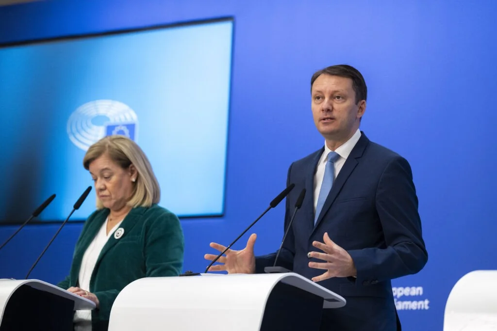 Parlamento Europeu exige mais €200 bilhões para o MFF 2028-2034 e reacende tensão com Estados-membros