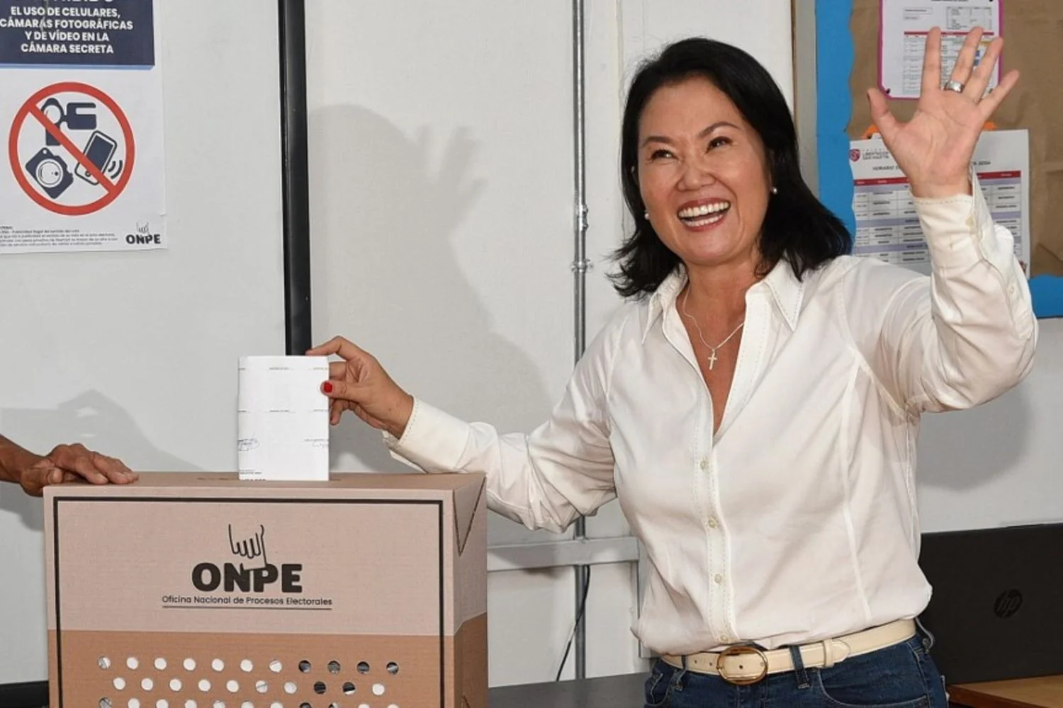 Peru: Keiko Fujimori e Rafael López Aliaga avançam para o segundo turno em cenário de direita dominante