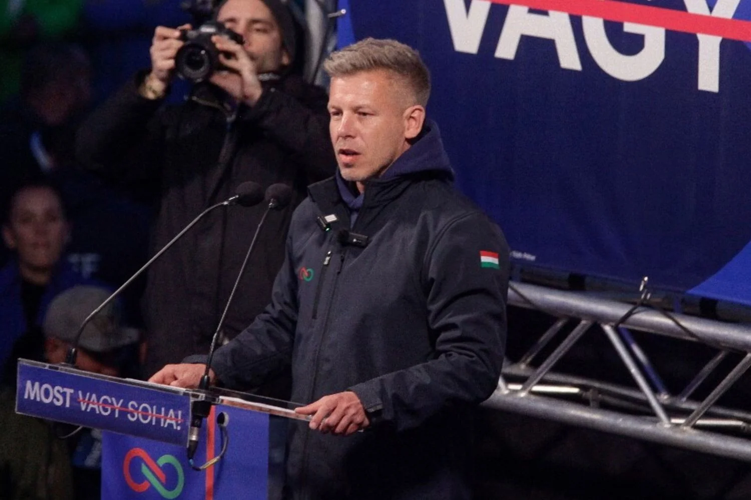 Peter Magyar, o desafiante que pode derrubar Viktor Orbán: um movimento decisivo no tabuleiro húngaro