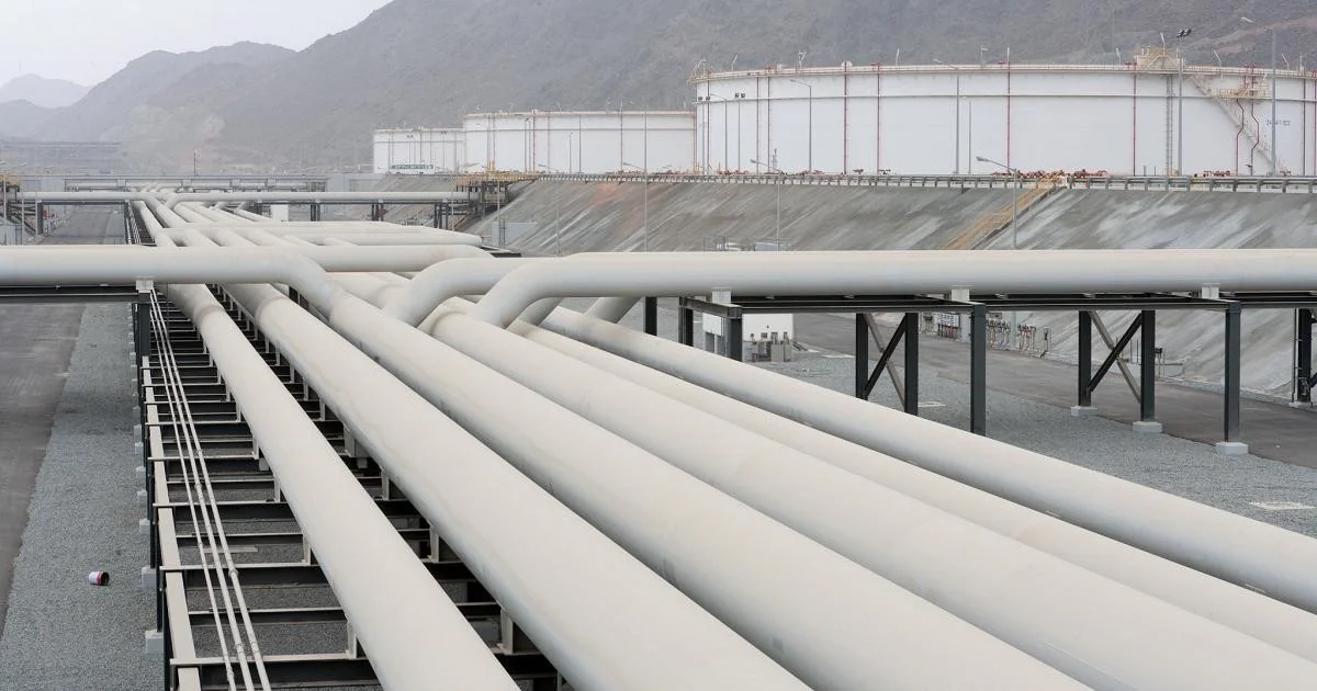 Petróleo além do Estreito de Hormuz: os projetos do Golfo para rotas terrestres e para isolar Teerã