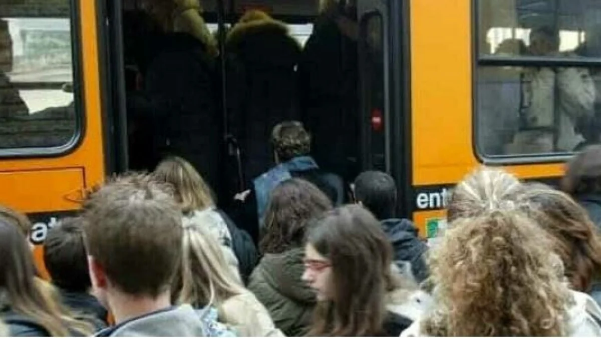 Quando se perde o direito de se mover: 7 milhões de italianos presos pela pobreza dos transportes
