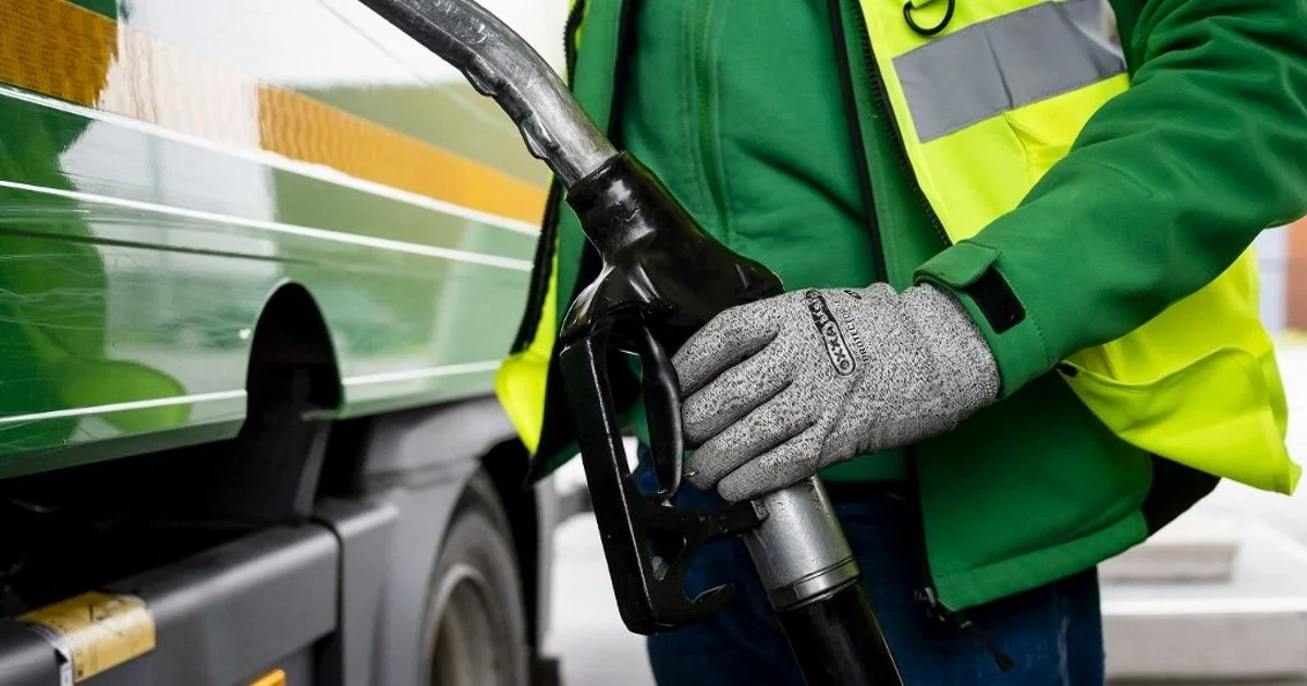 Por que o diesel sobe mais que a gasolina na UE: anatomia de um choque de oferta