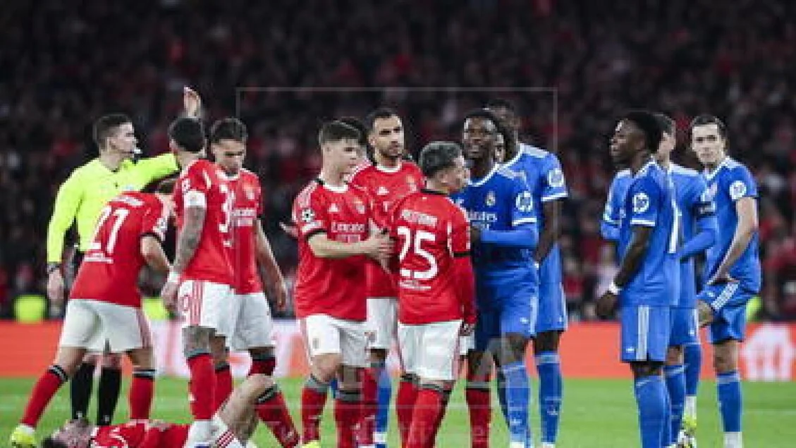 Prestianni é suspenso por seis jogos após insultos homofóbicos a Vinicius