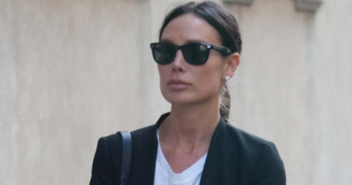 Procura de Milão reabre exame sobre a graça a Nicole Minetti e aciona Interpol para verificar documentos e adoção