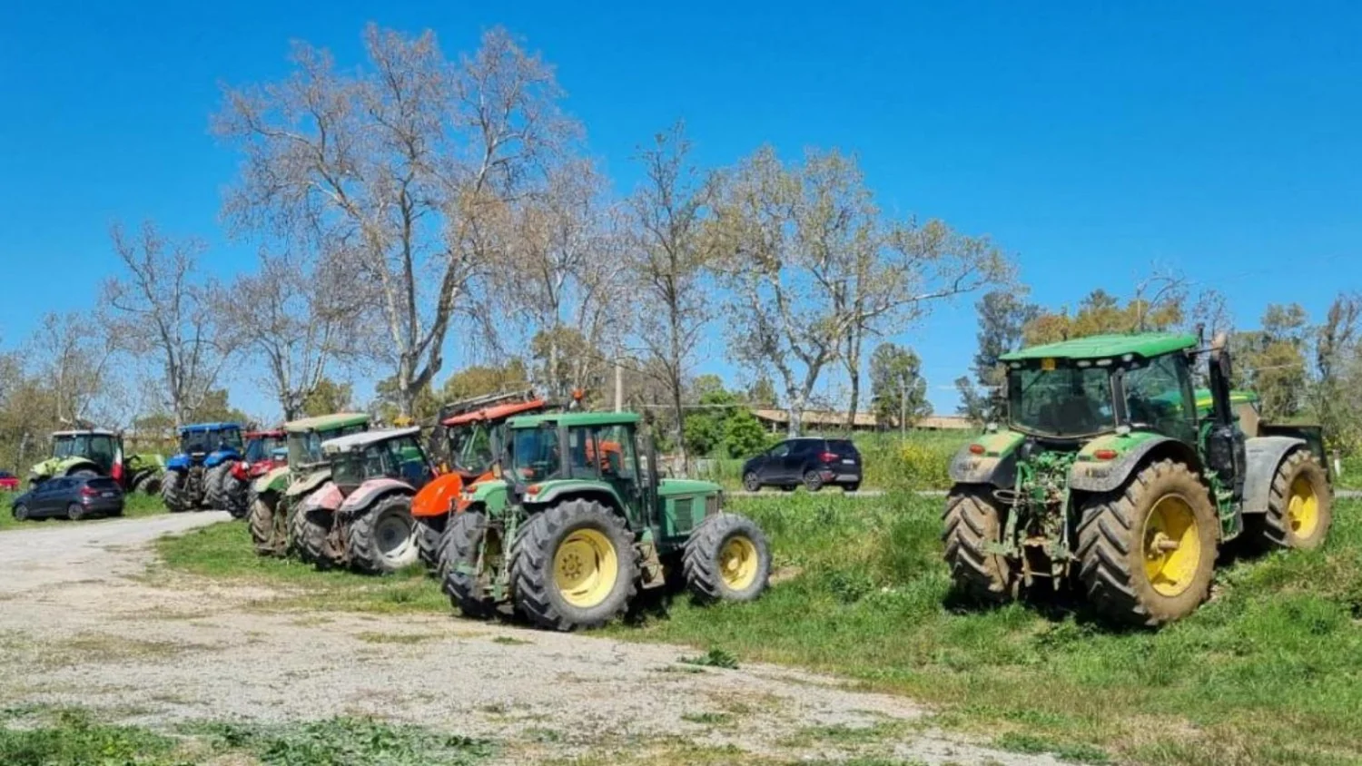 Agricultores bloqueiam Via Aurelia em Torrimpietra por custos e temor ao Mercosur