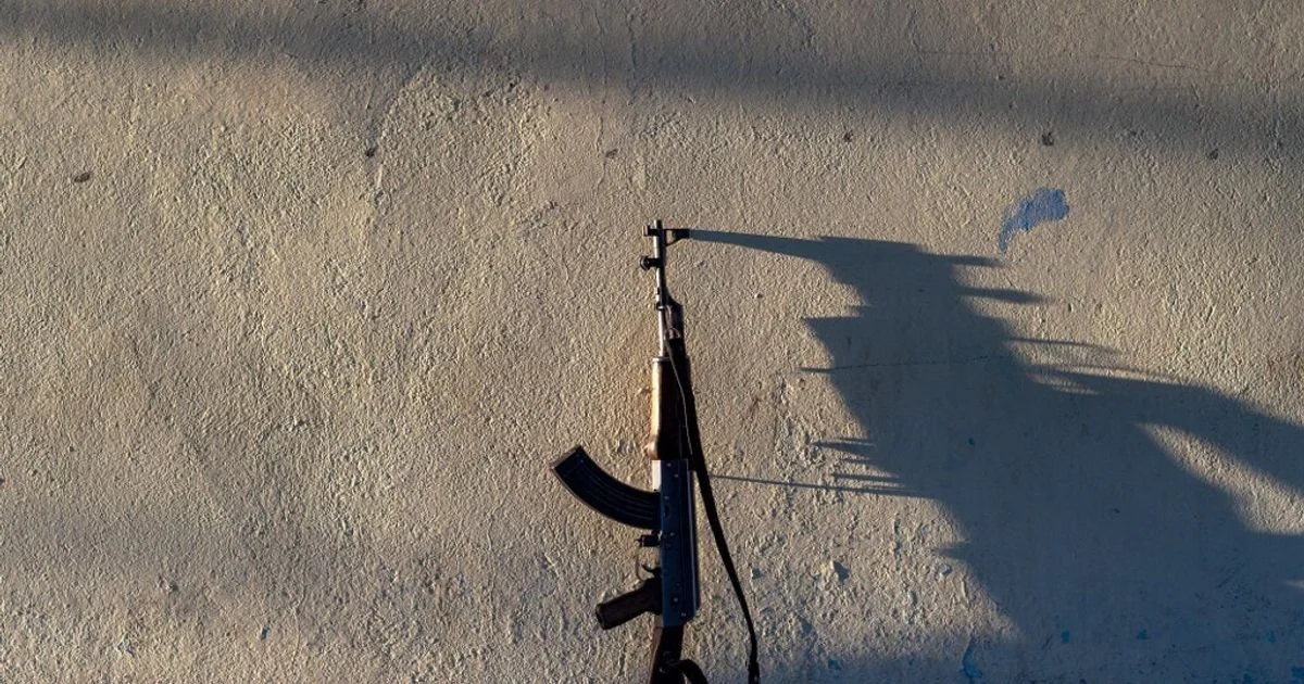 Rafaga de Kalashnikov em Palermo: 30 disparos atingem autorimessa em Sferracavallo
