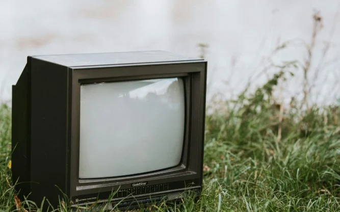 Por que a ‘primeira serata’ começa cada vez mais tarde? A solução da Rai e da Mediaset e o impacto para o público