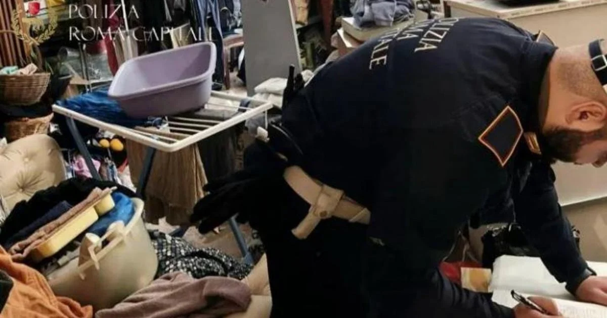 Recém-nascido encontrado entre lixo e drogas em Roma; companheiro da mãe é preso