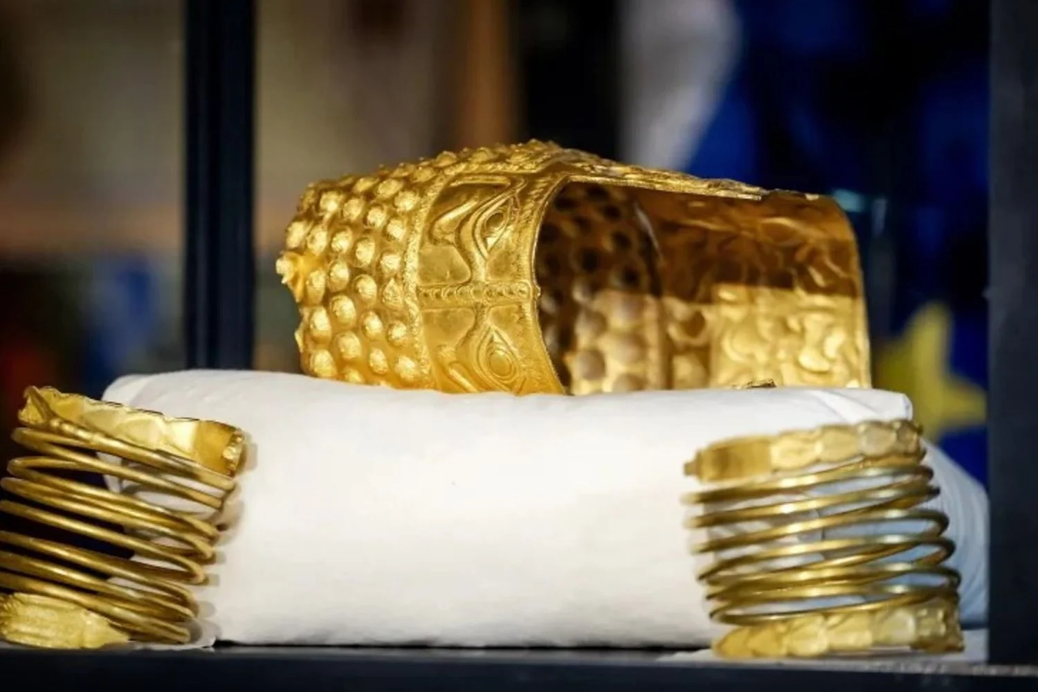 Recuperado elmo de ouro de Cotofenesti: tesouro dácio de 2.500 anos é recuperado na Holanda