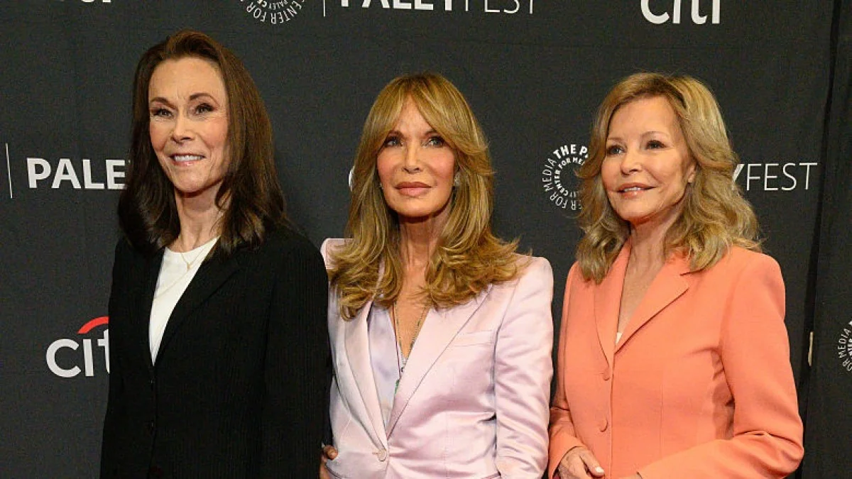 Reunião histórica: as estrelas de Charlie's Angels recebem o público em pé em Los Angeles