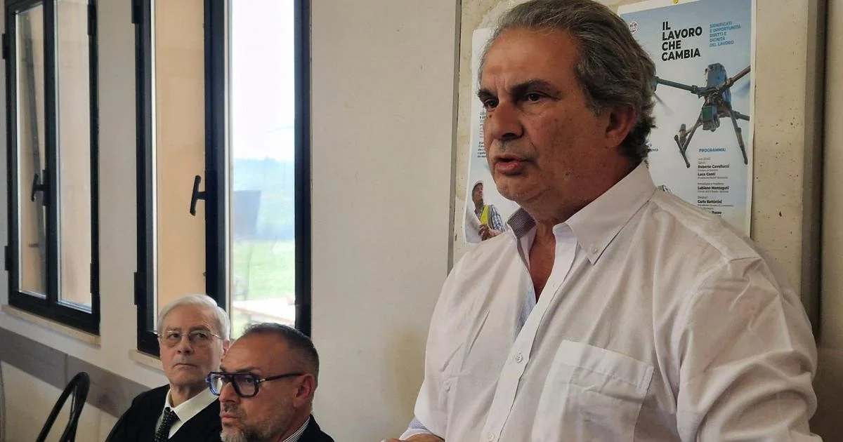 Roberto Fiore em Predappio: Forza Nuova realiza congresso 'A fim do antifascismo' e acirra debate no 25 de abril