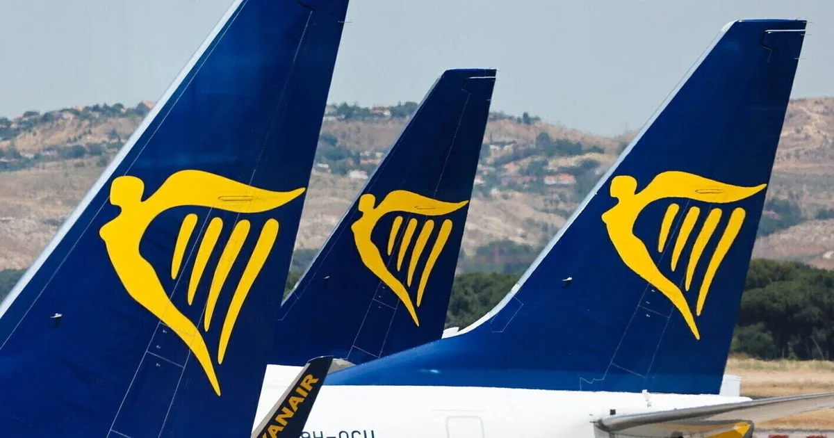 Ryanair garante abastecimento de combustível até maio, mas alerta para riscos se Estreito de Hormuz permanecer fechado