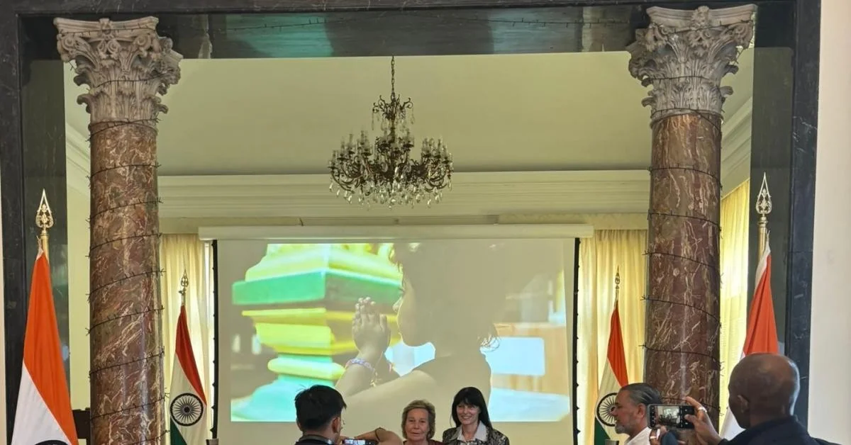 Simona Bocchi apresenta 'Sincronia degli opposti' na Embaixada da Índia: do mármore de Carrara aos mármores de Udaipur