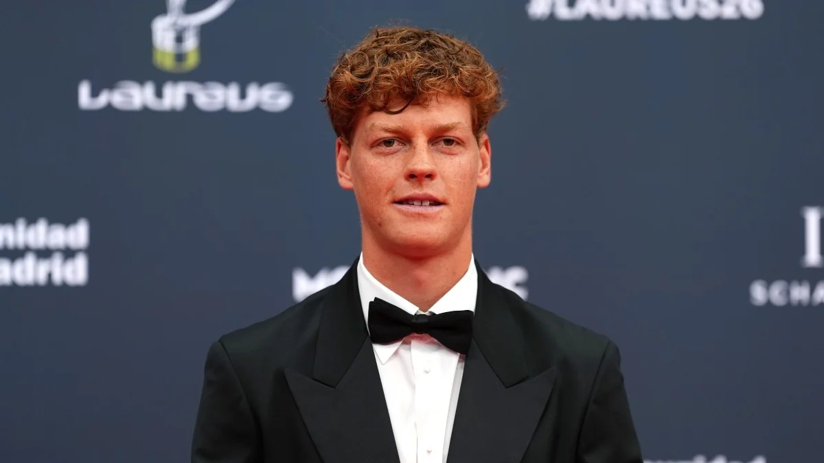 Sinner no red carpet: «Eu e Alcaraz somos pessoas normais» e a promessa pelo Roland Garros