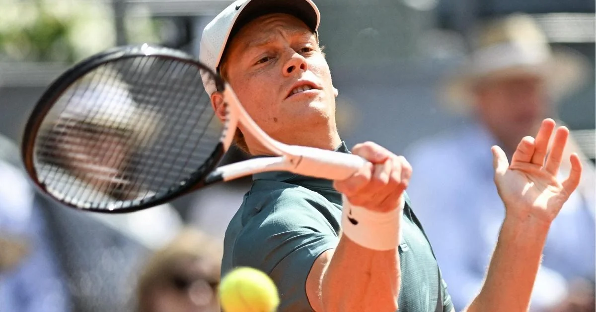 Sinner sua a camisa em Madrid, vence Bonzi em virada; Alcaraz anuncia ausência no Roland Garros
