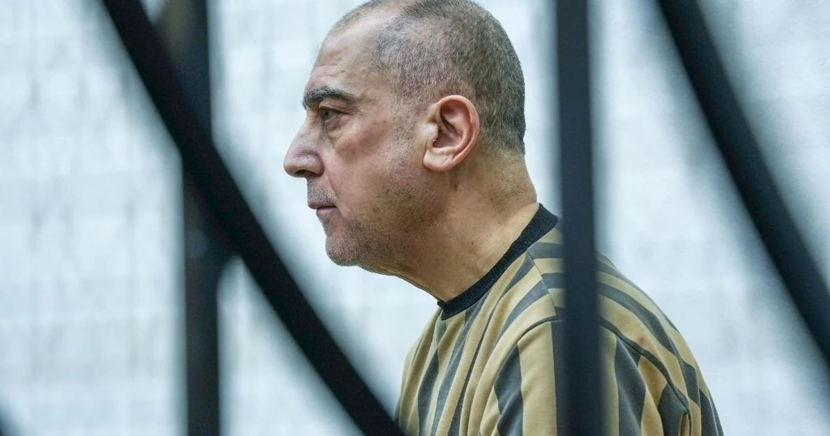 Siria: julgamento de Atef Najib, primo de Al Assad, começa e é adiado — primeiro réu da cúpula a comparecer em público