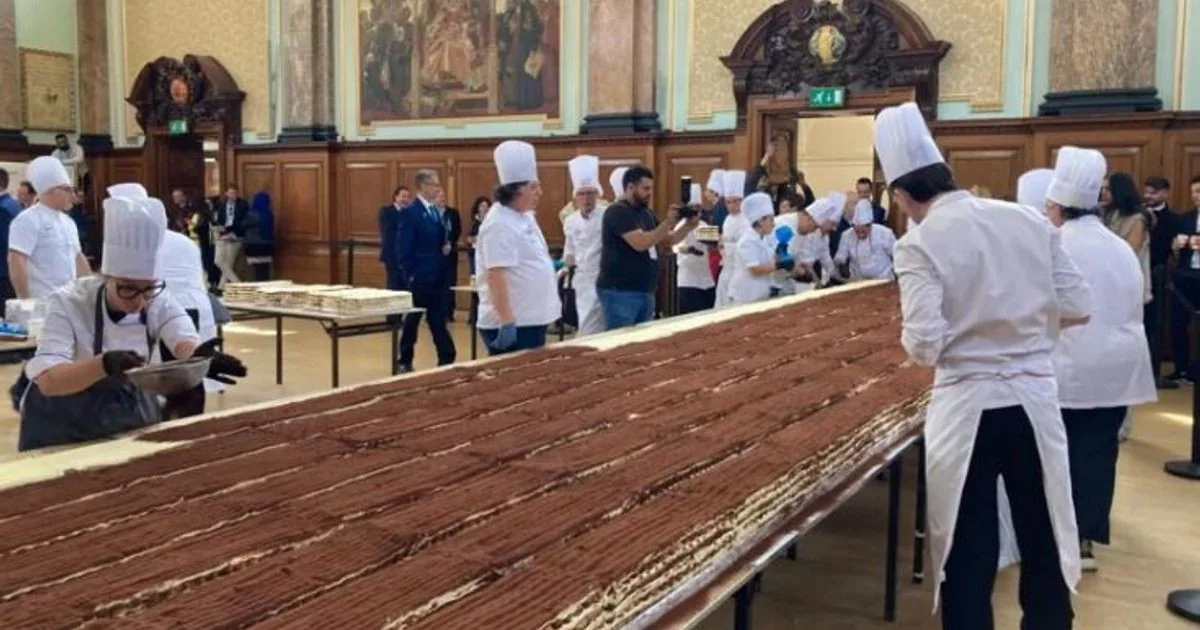 Tiramisù recorde: equipe italiana monta sobremesa de 440,58 m em Chelsea, Londres