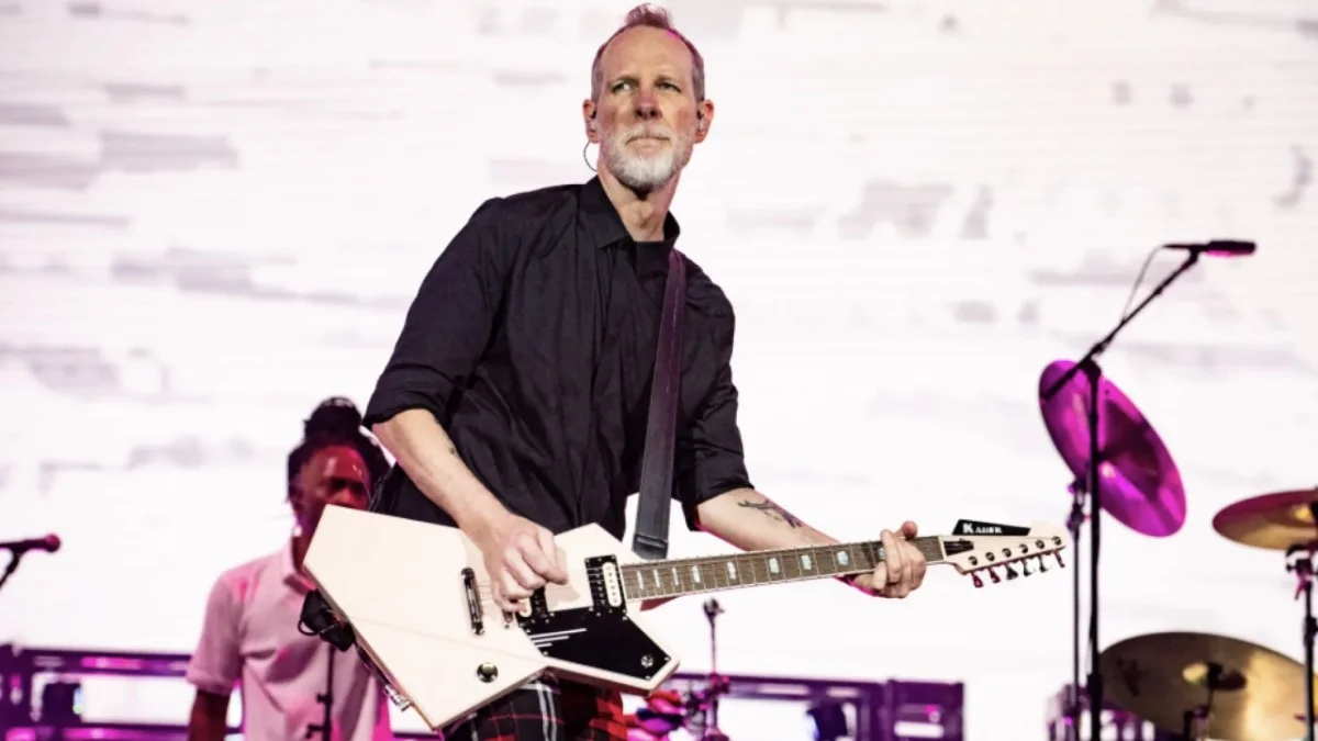 Tom Dumont, guitarrista do No Doubt, revela diagnóstico de Parkinson precoce: “Ainda posso tocar”