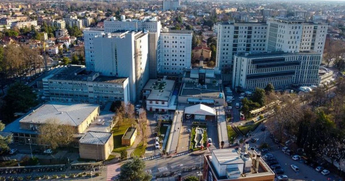 Treviso: bebê de 18 meses gravemente ferida por trator-cortador em Loria; está em prognóstico reservado