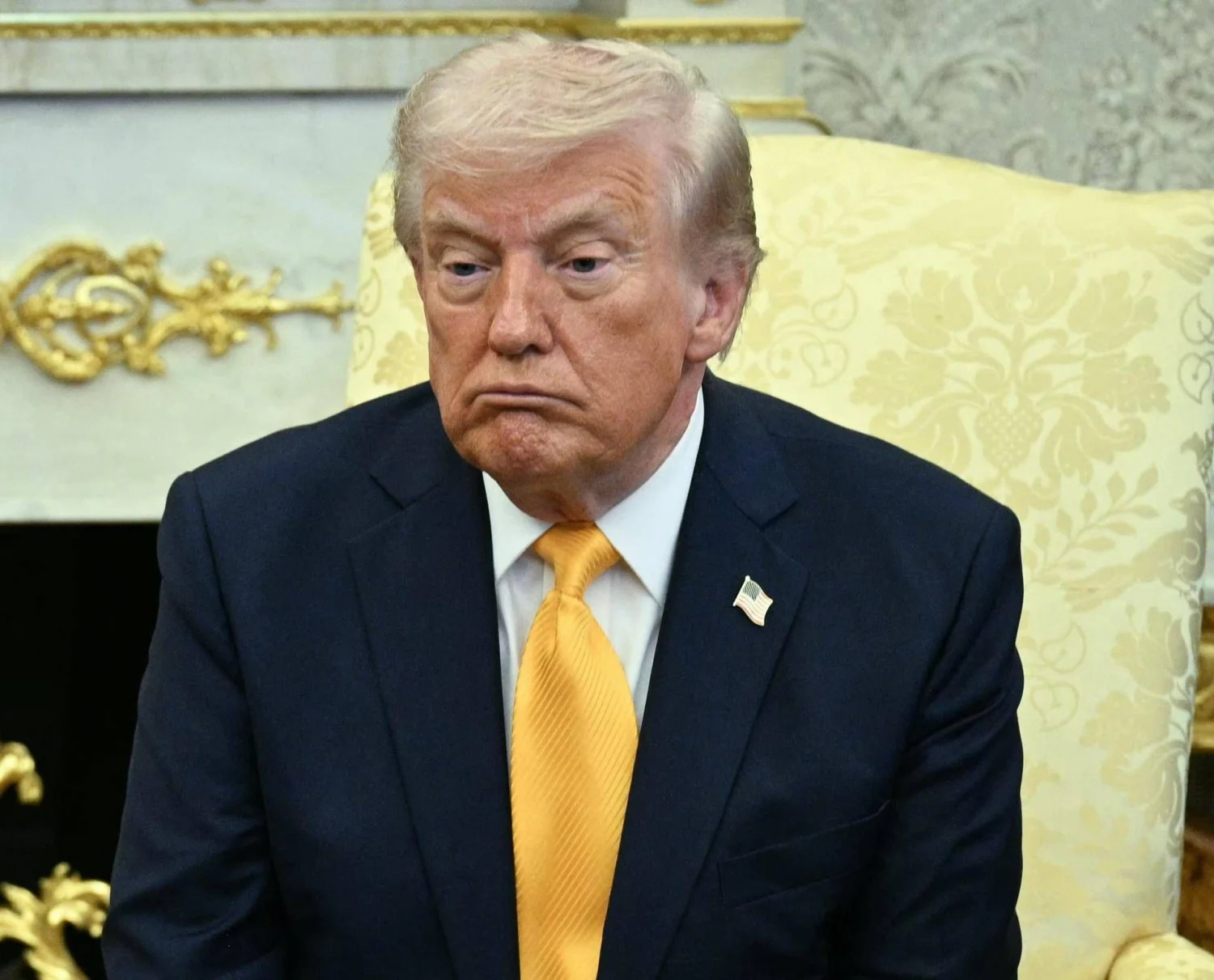 Trump acusa aliados e dá voltas sobre o Estreito de Hormuz enquanto ameaça operação em Kharg