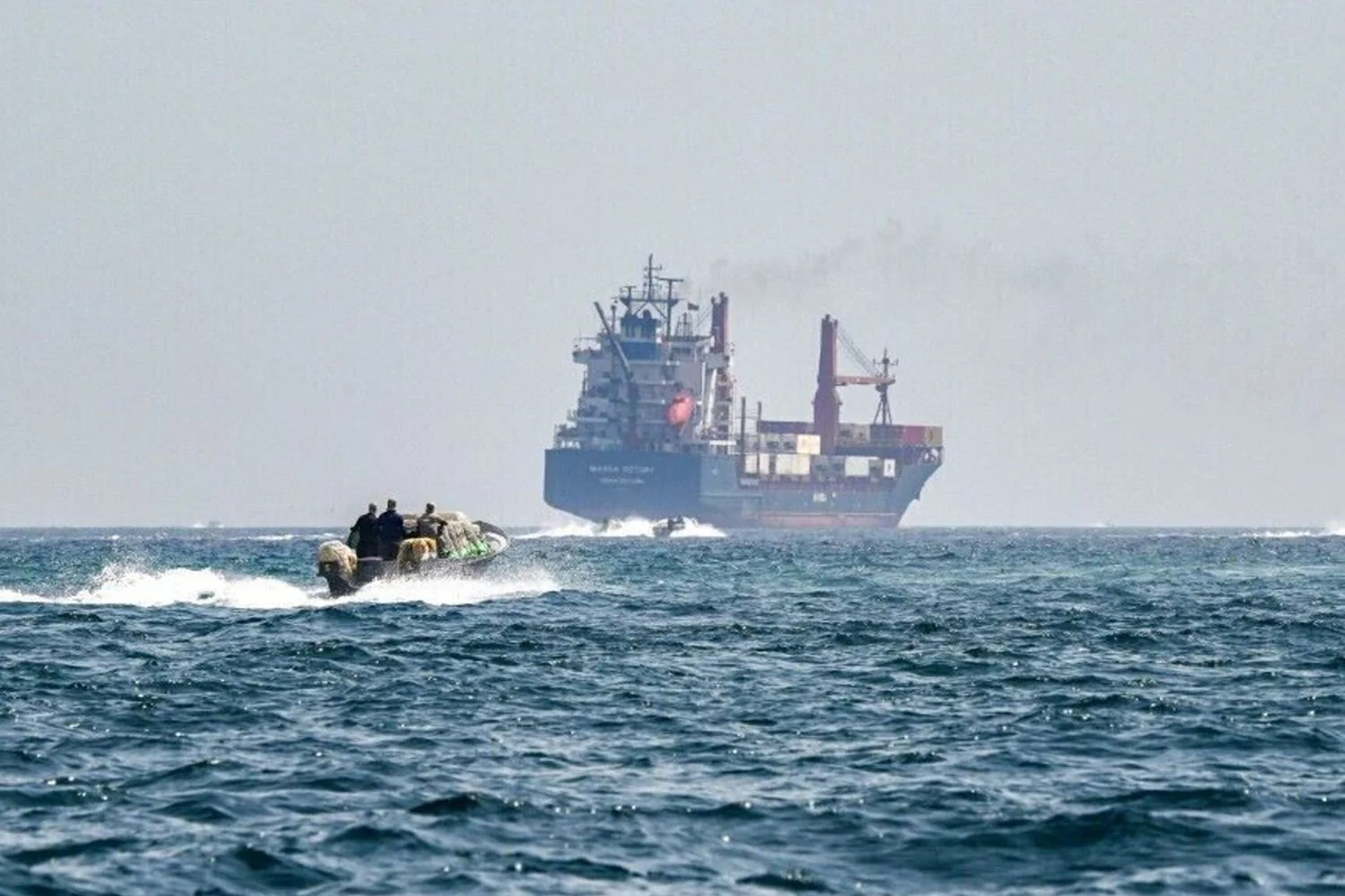 Trump anuncia bloqueio do Estreito de Hormuz e ordena interceptação de navios que paguem 'pedágio' ao Irã