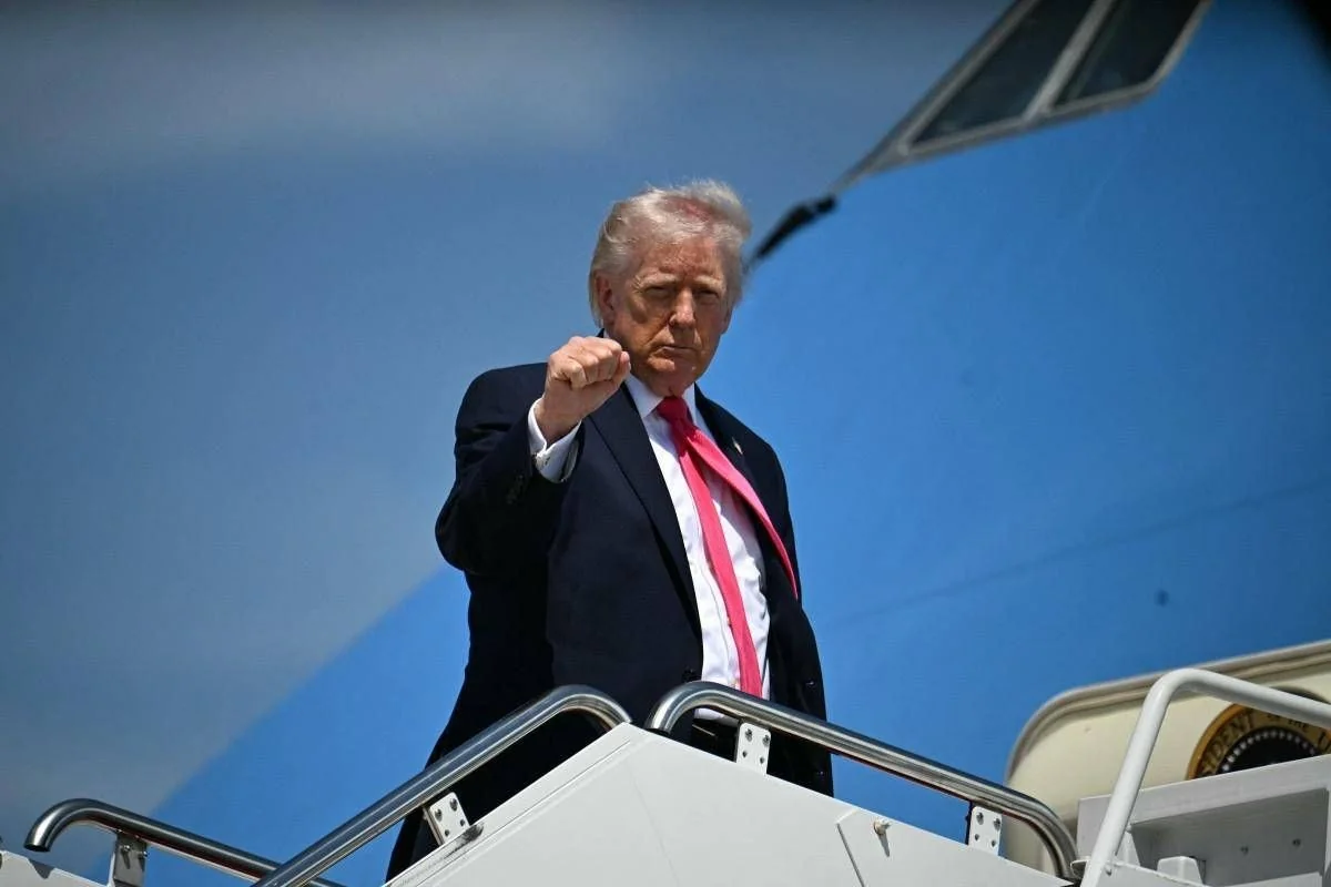 Trump pressiona negociações com o Irã; bloqueio em Hormuz culmina na apreensão do navio iraniano Touska